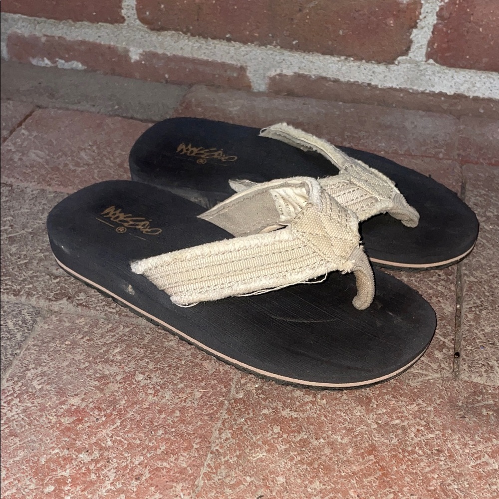 Mossimo Supply Co. Beige Fabric Strap Flip Flops, size 1 boys